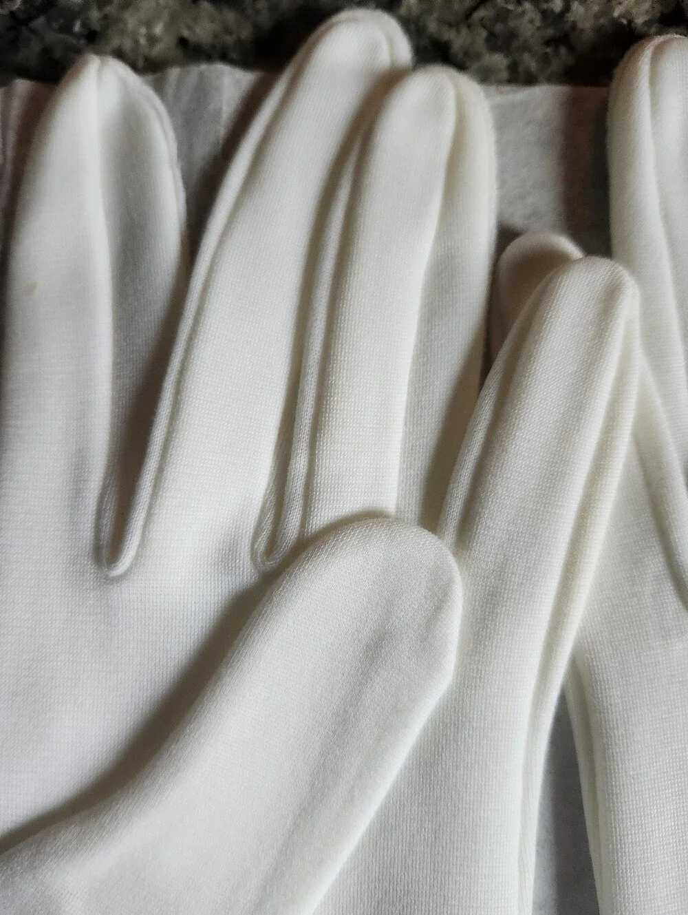 Vtg Fownes Embraceable Classic White Ladies' Dress Gloves- 7.5-8.5